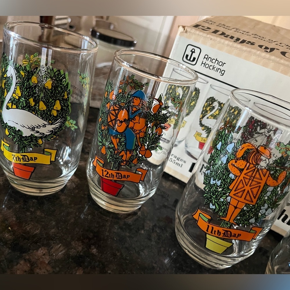 Vintage original box Set 12 Vintage Anchor Hocking 12 Days of Christmas Glasses - Picture 4 of 11